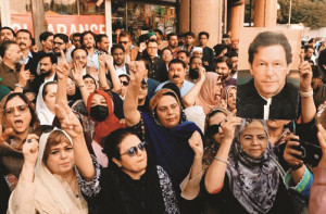 کچھ تو ہے جس کی پردہ داری ہے